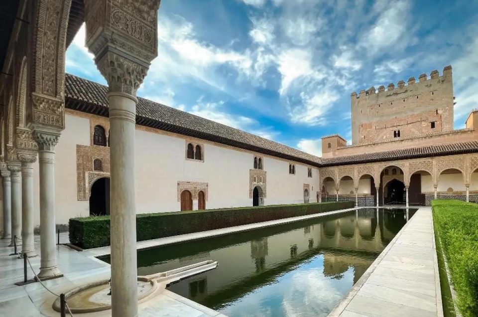 El turismo crece en Granada un 7,5% en 2023 sobre al año anterior, pero todavía sigue lejos de las cifras de 2019