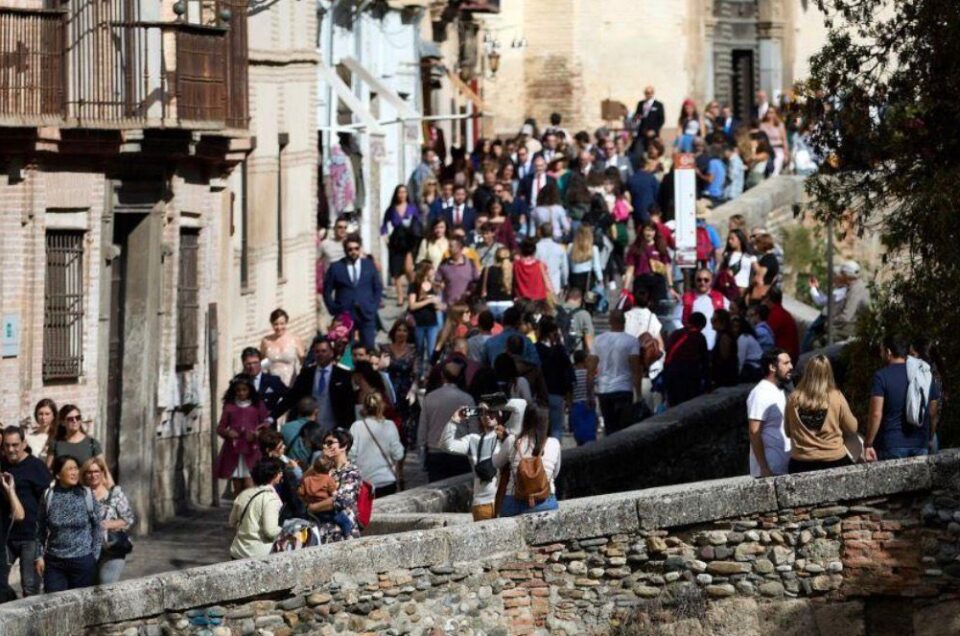 Granada arranca 2026 con más visitantes, pero con estancias más cortas